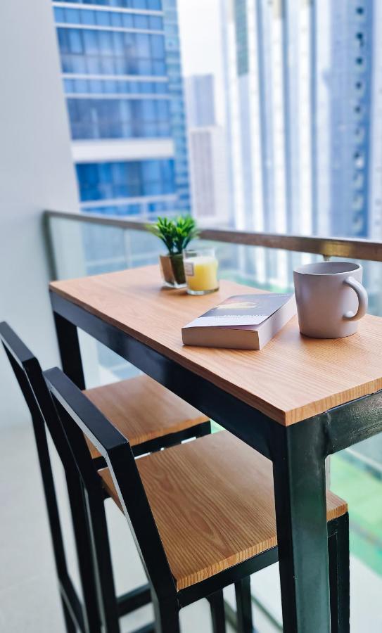 Luxe Bonifacio Global City Taguig Uptown Condo Hotel 1 Bedroom Suite Exterior foto
